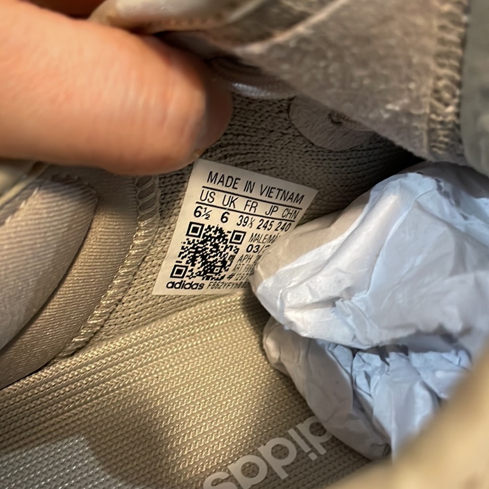Authentic Adidas Yeezy 350 v2 sesame - Picture 6 of 7